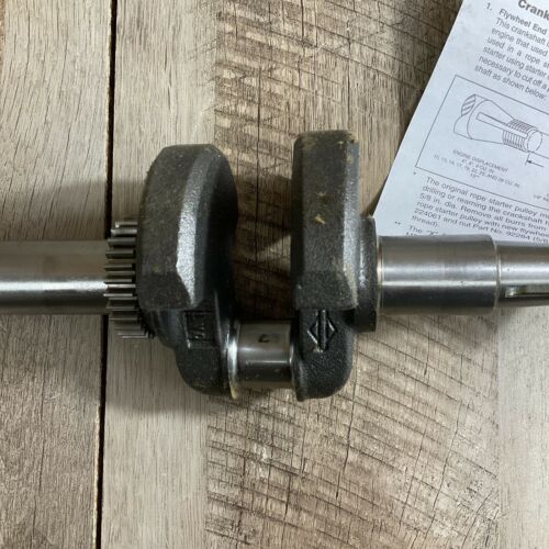 Briggs & Stratton 495655 New NOS Crankshaft Genuine OEM Part (6922765467831)